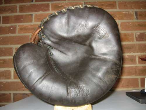 Chief Meyers Goldsmith CM Catchers Mitt Front